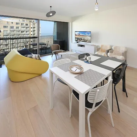 Amazing In With Heated Swimming Pool Apartment *